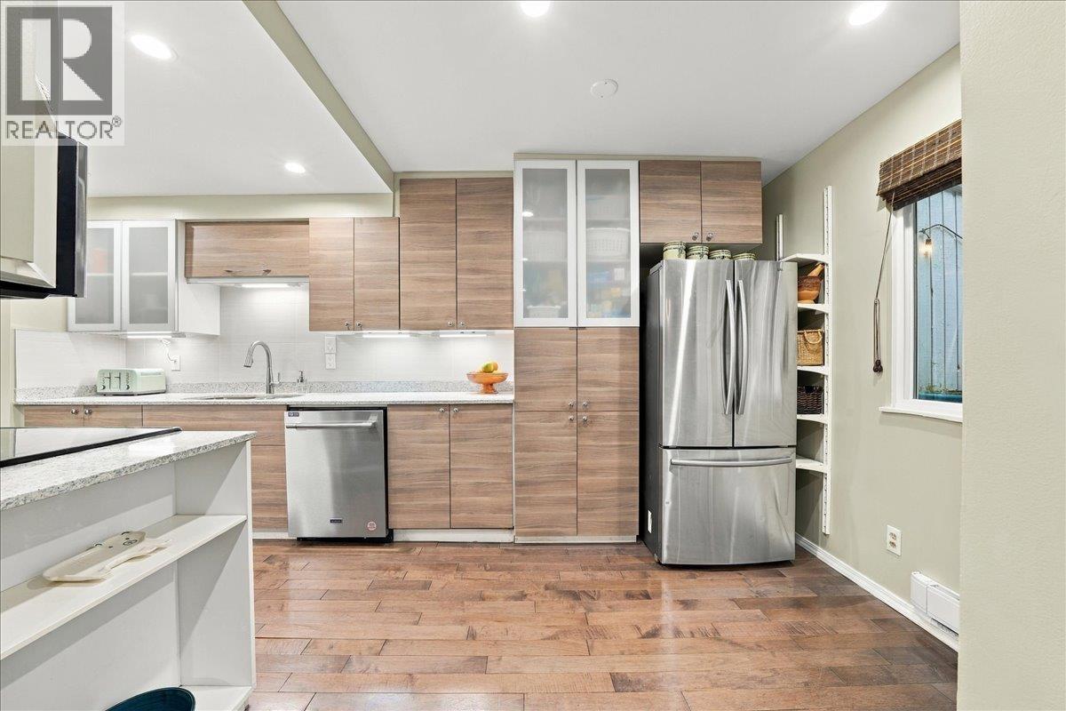 5 1240 Falcon Drive Property Photo 3