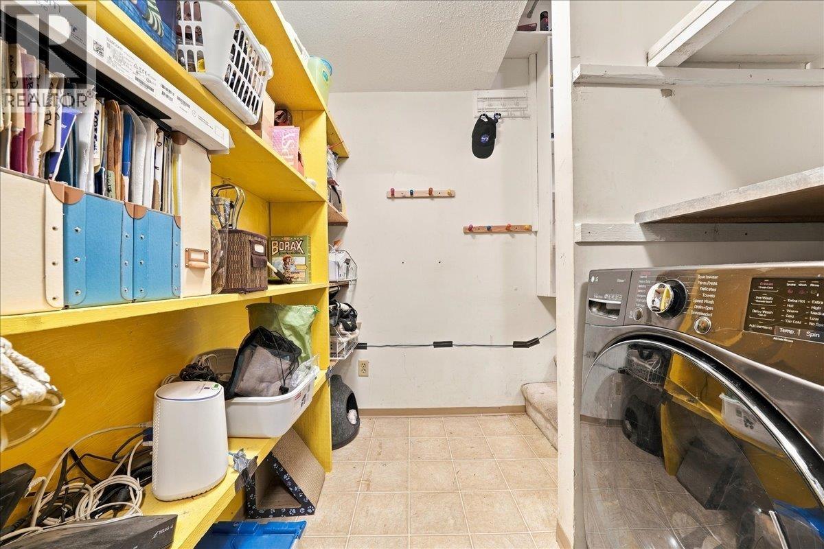 5 1240 Falcon Drive Property Photo 10