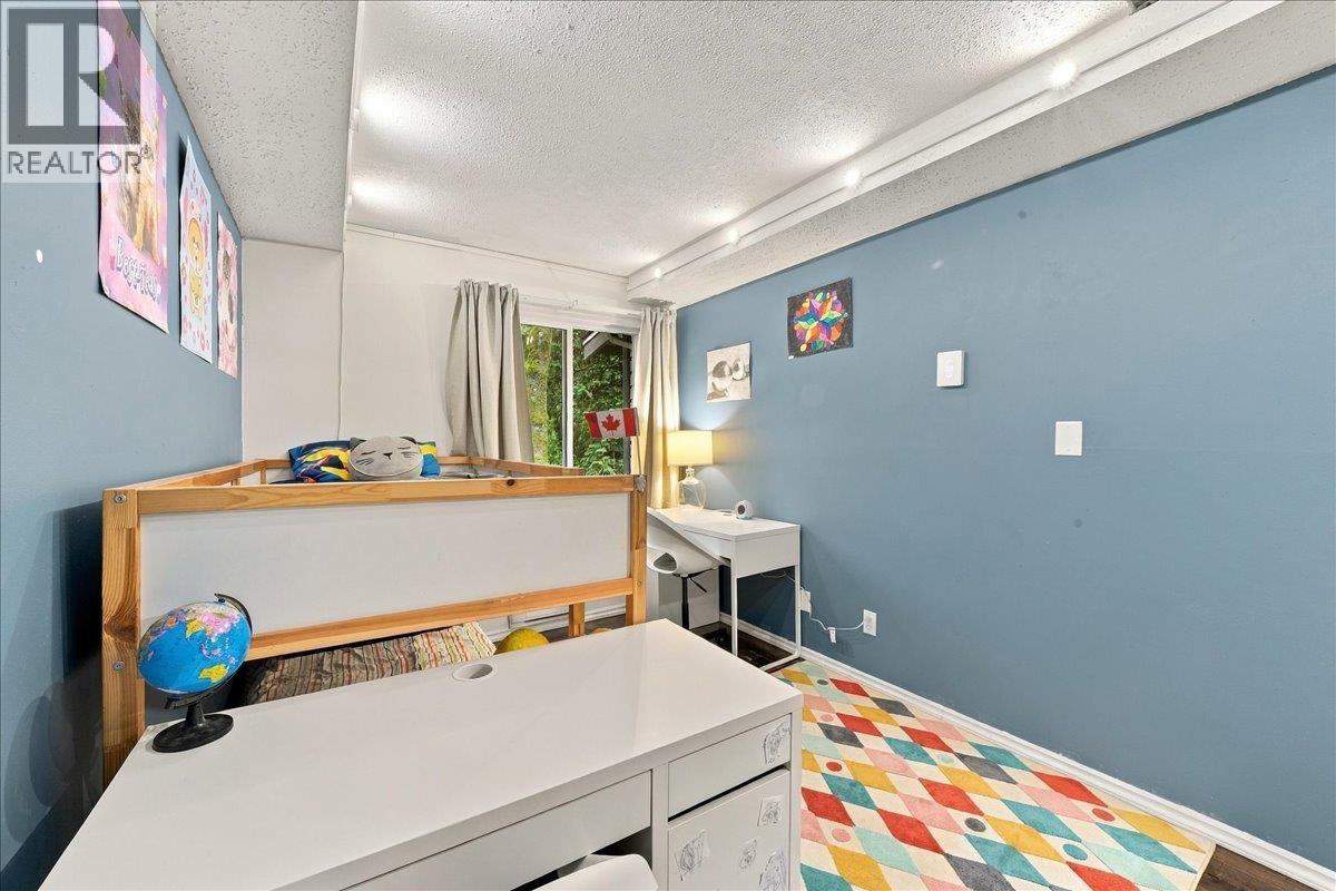 5 1240 Falcon Drive Property Photo 13