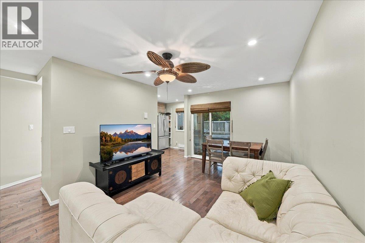 5 1240 Falcon Drive Property Photo 17