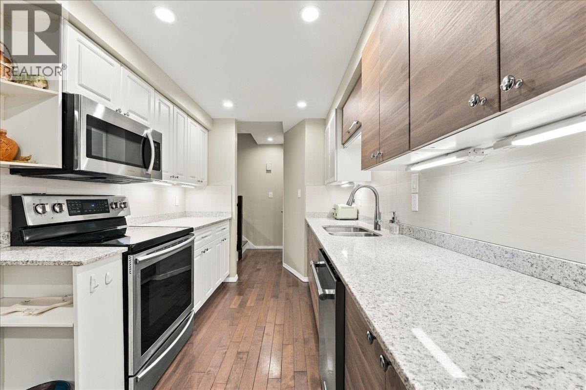 5 1240 Falcon Drive Property Photo 22