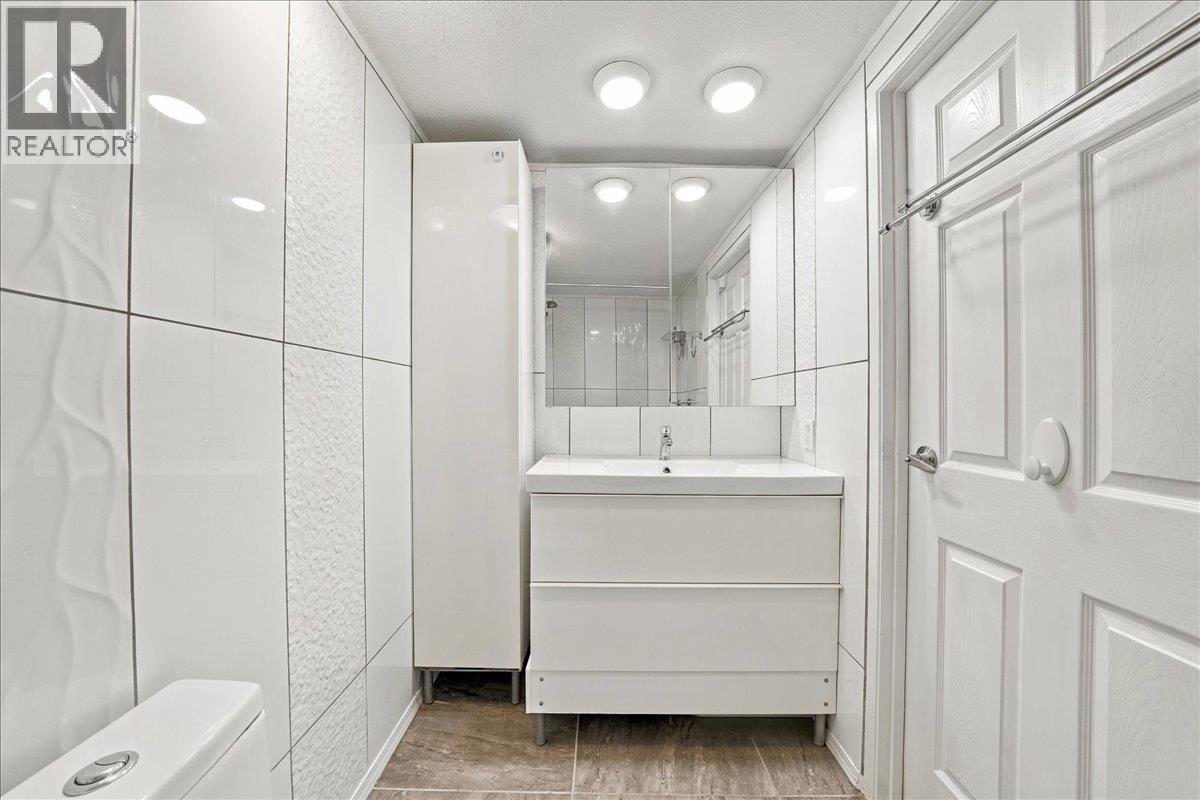 5 1240 Falcon Drive Property Photo 32