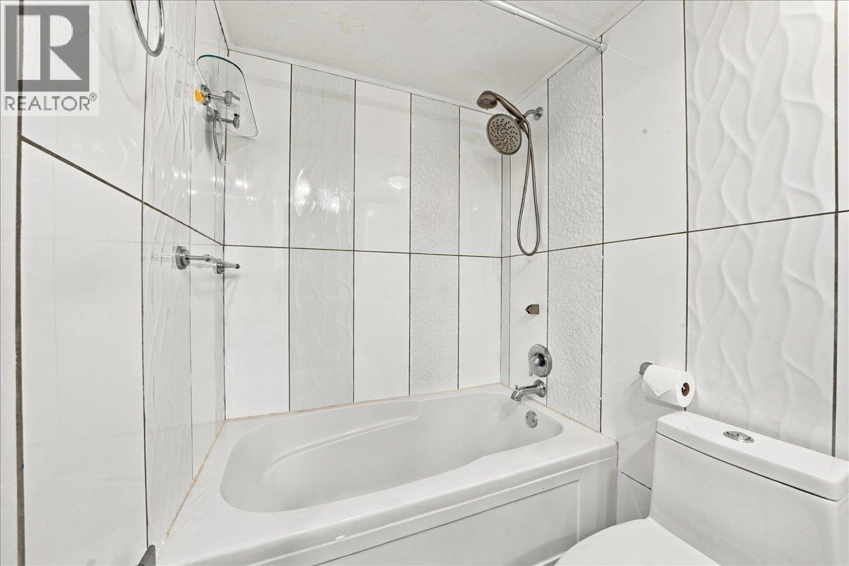 5 1240 Falcon Drive Property Photo 33