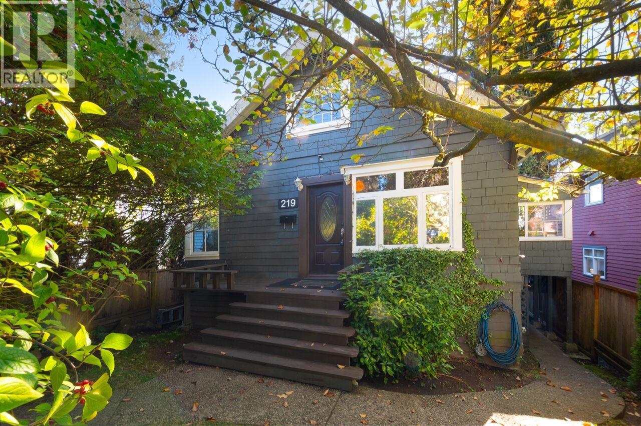 219 E 29th Street Property Photo 1