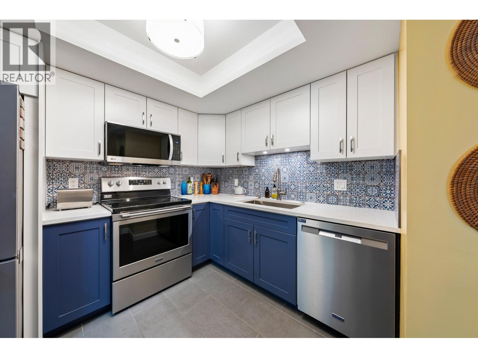 506 71 Jamieson Court Property Photo 16