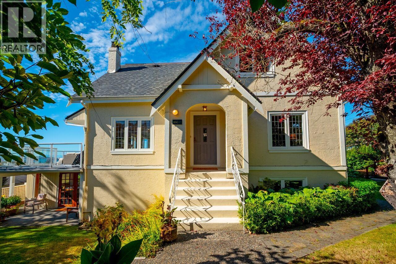 1104 ESQUIMALT AVENUE Property Photo 1