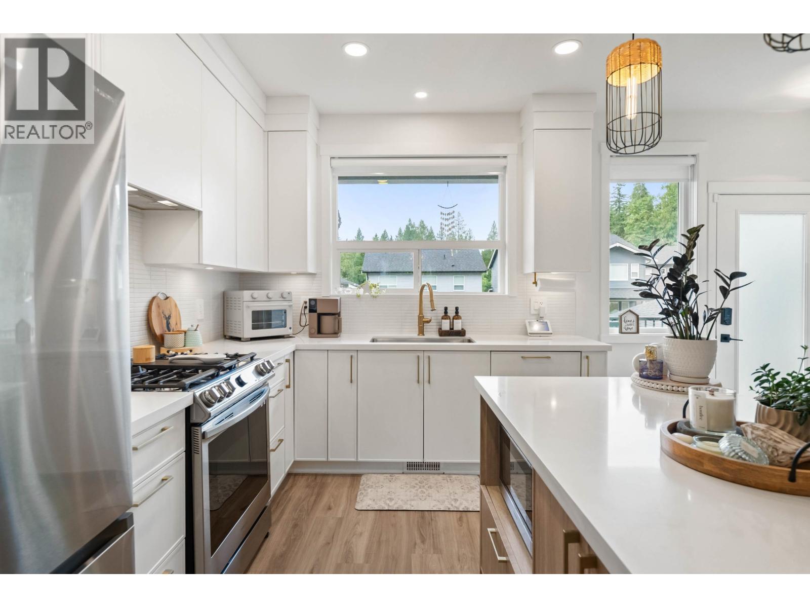 25097 112 Avenue Property Photo 2