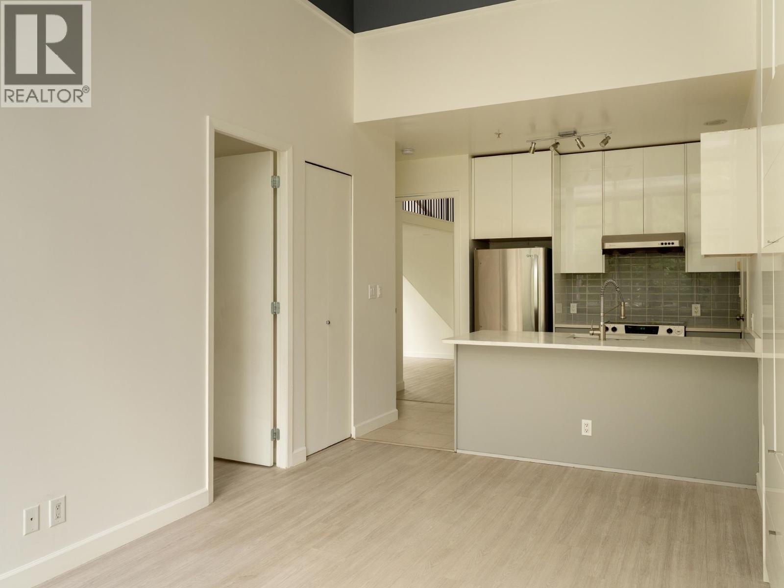 Th10 2355 Madison Avenue Property Photo 8