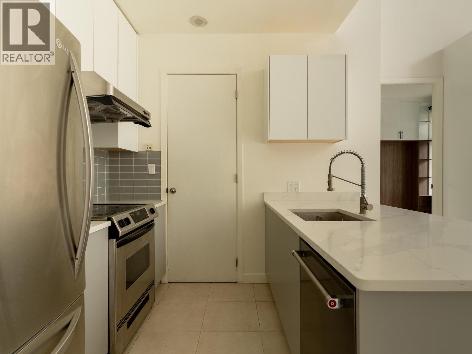 Th10 2355 Madison Avenue Property Photo 11