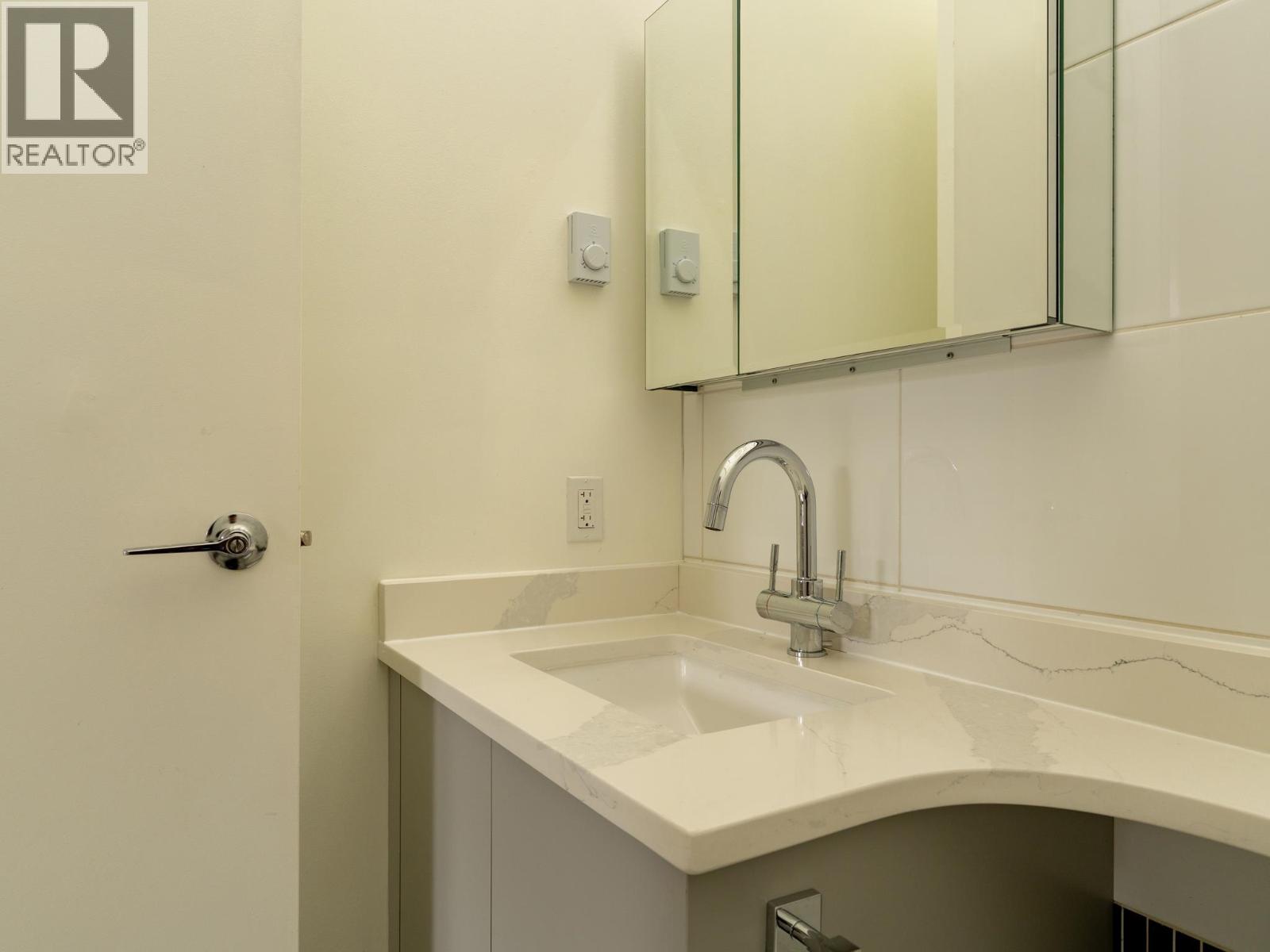 Th10 2355 Madison Avenue Property Photo 13