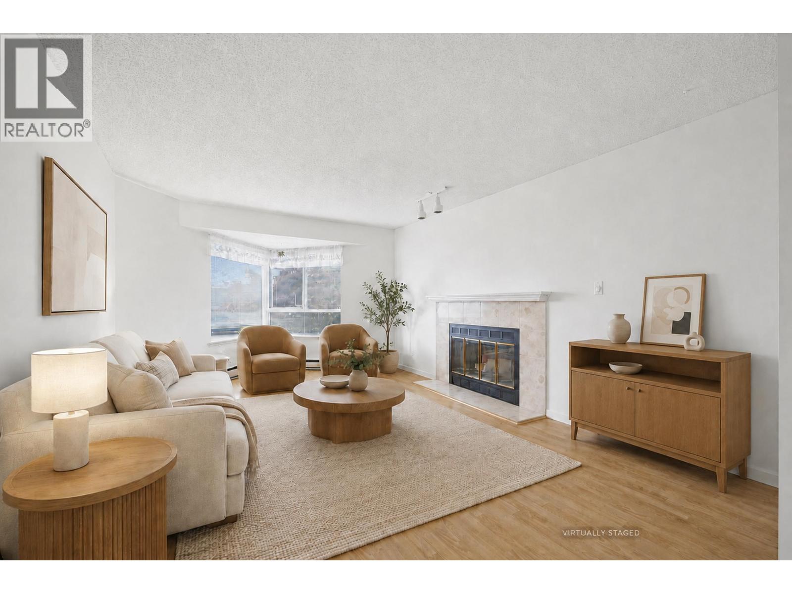 411 1215 Lansdowne Drive Property Photo 1