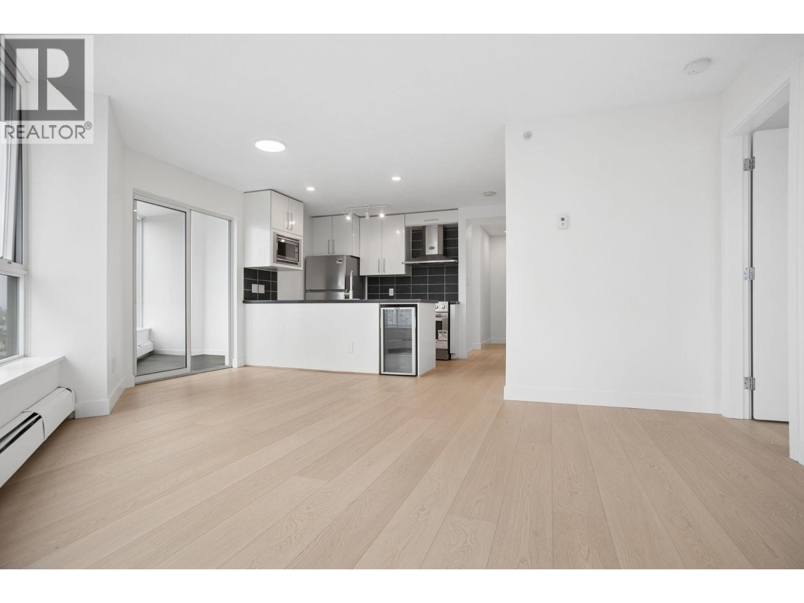 2301 689 Abbott Street Property Photo 5