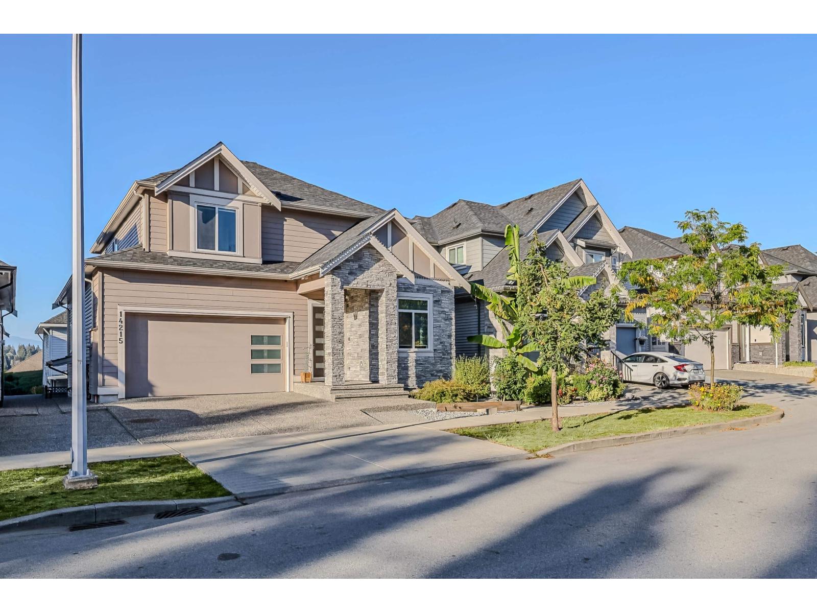14215 61b Avenue Property Photo 2