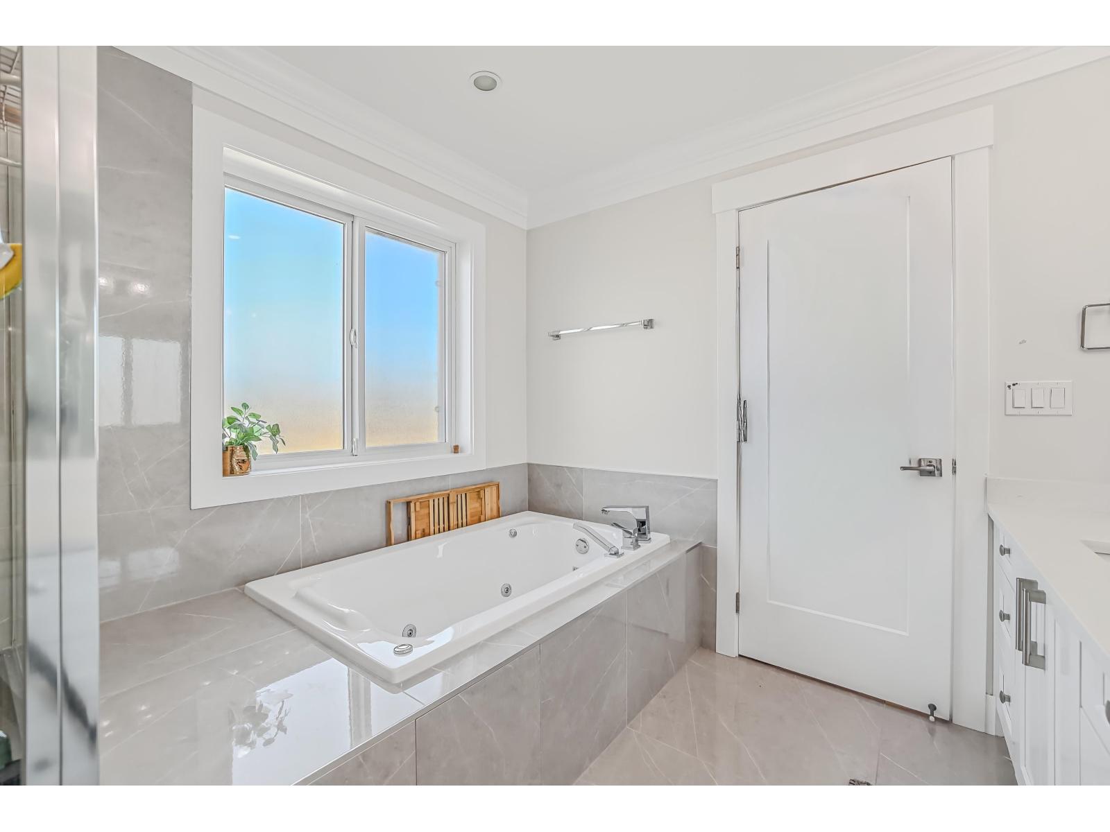 14215 61b Avenue Property Photo 27