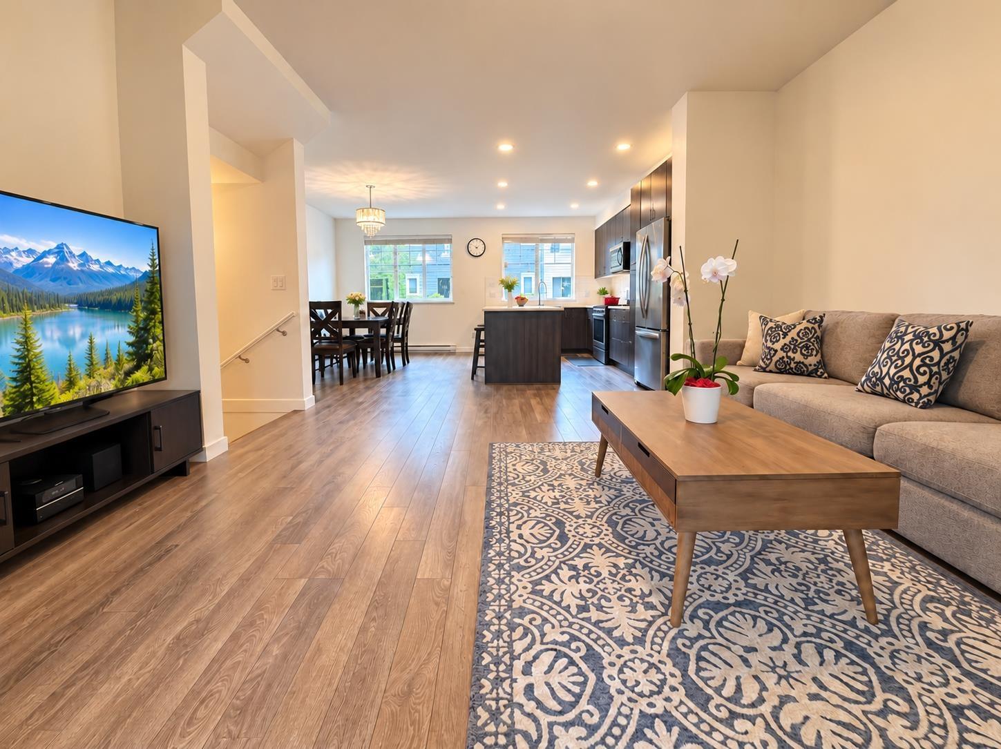 9 127 172 Street Property Photo 1