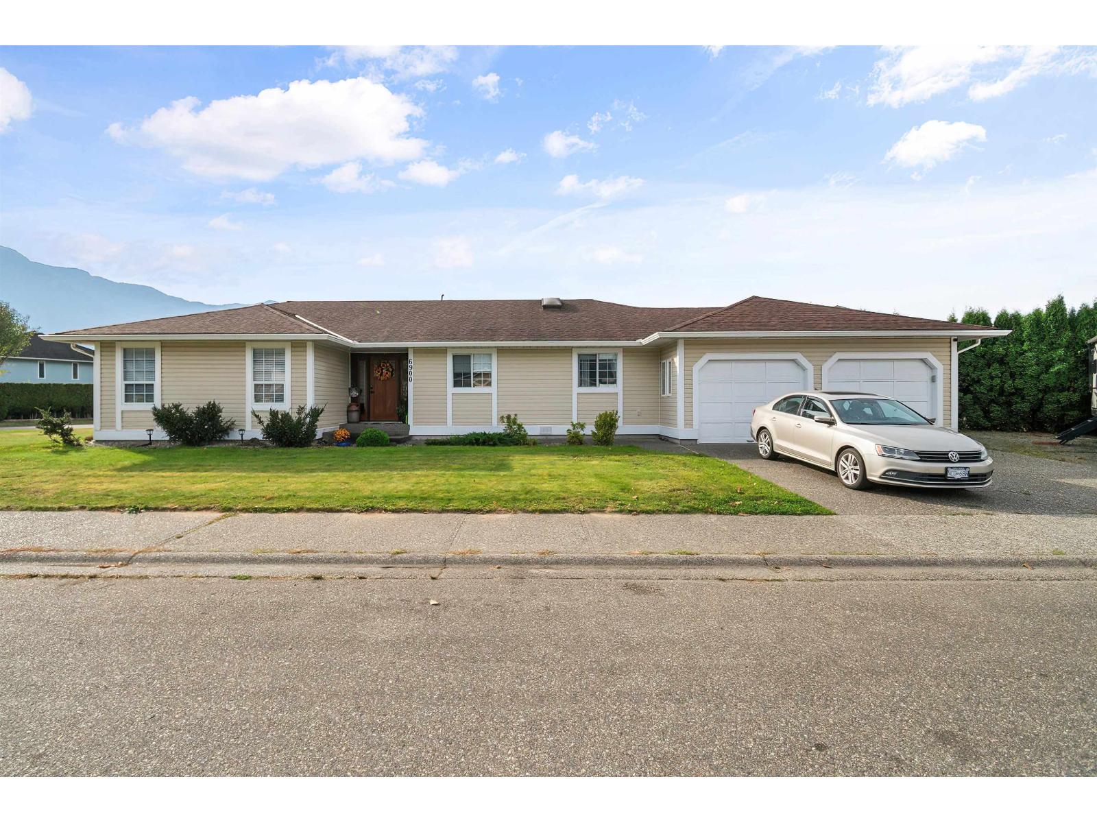 6900 Oakwood Drive Property Photo 1