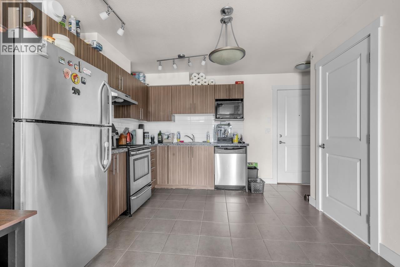 Ph7 1239 Kingsway Property Photo 2