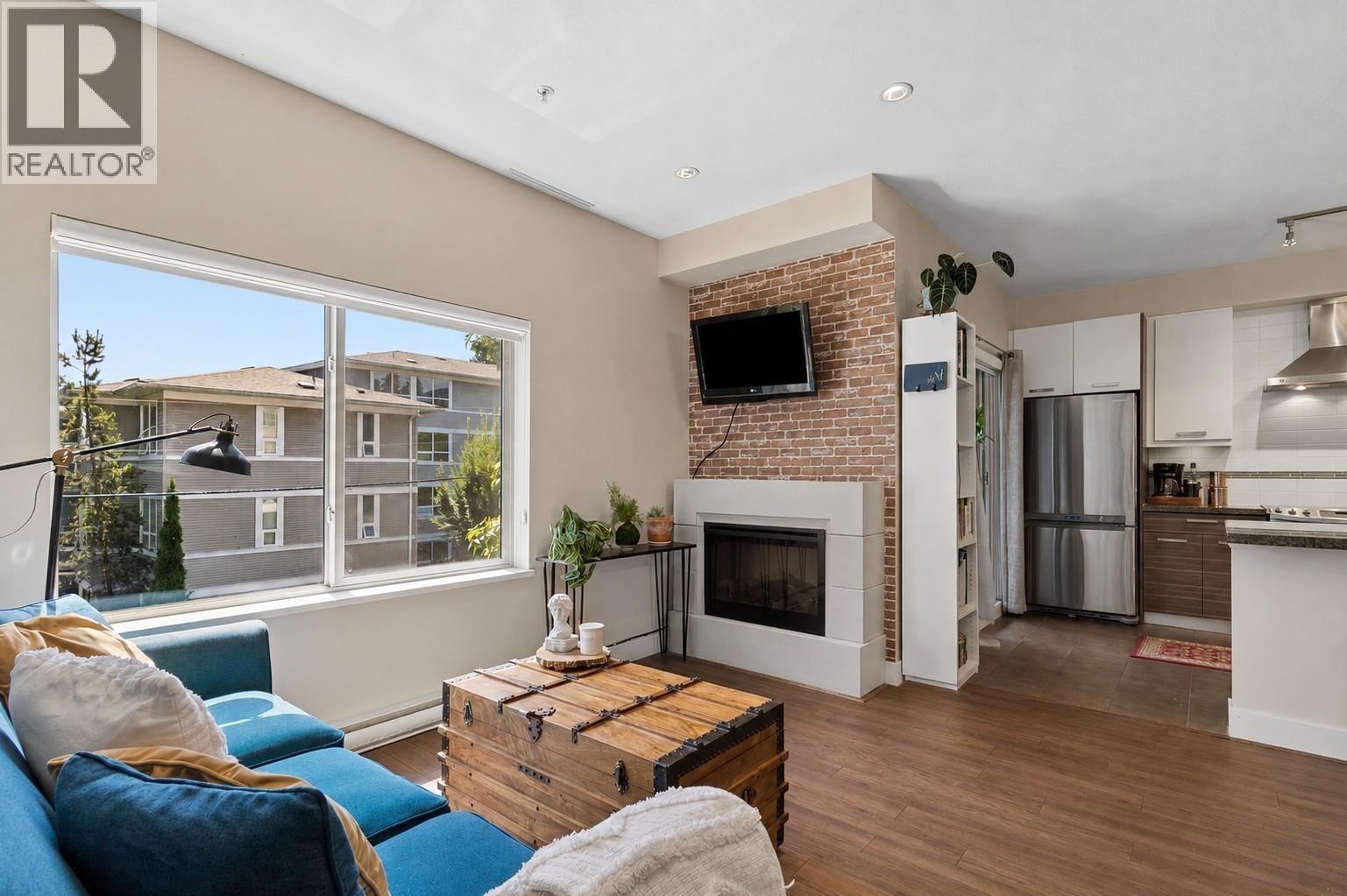 206 1273 Marine Drive Property Photo 1