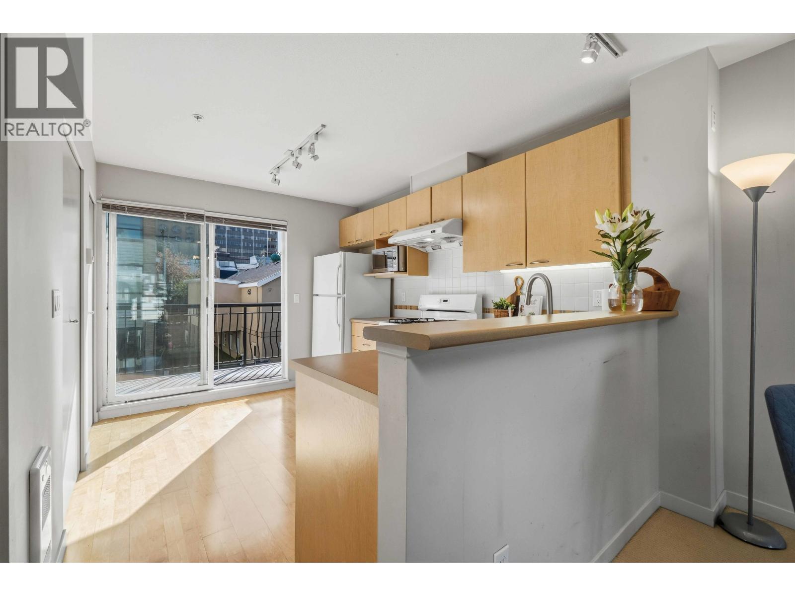 319 678 W 7th Avenue Property Photo 13