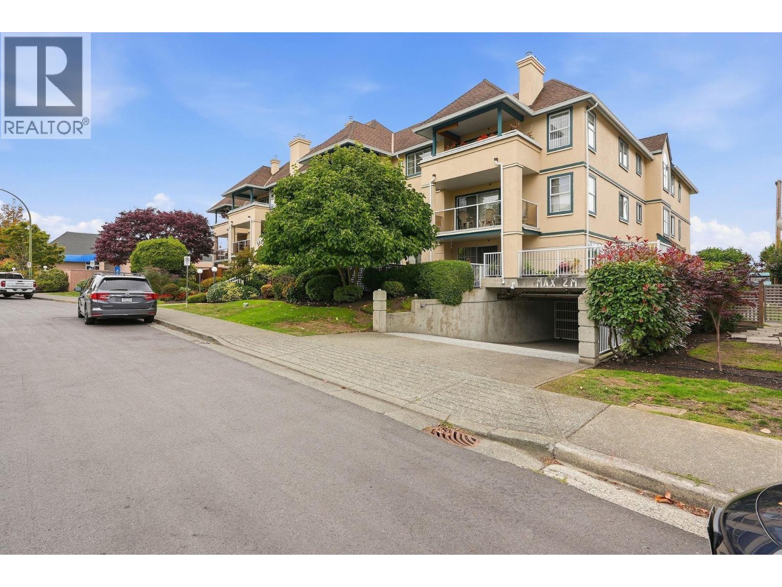 106 1172 55 Street Property Photo 3