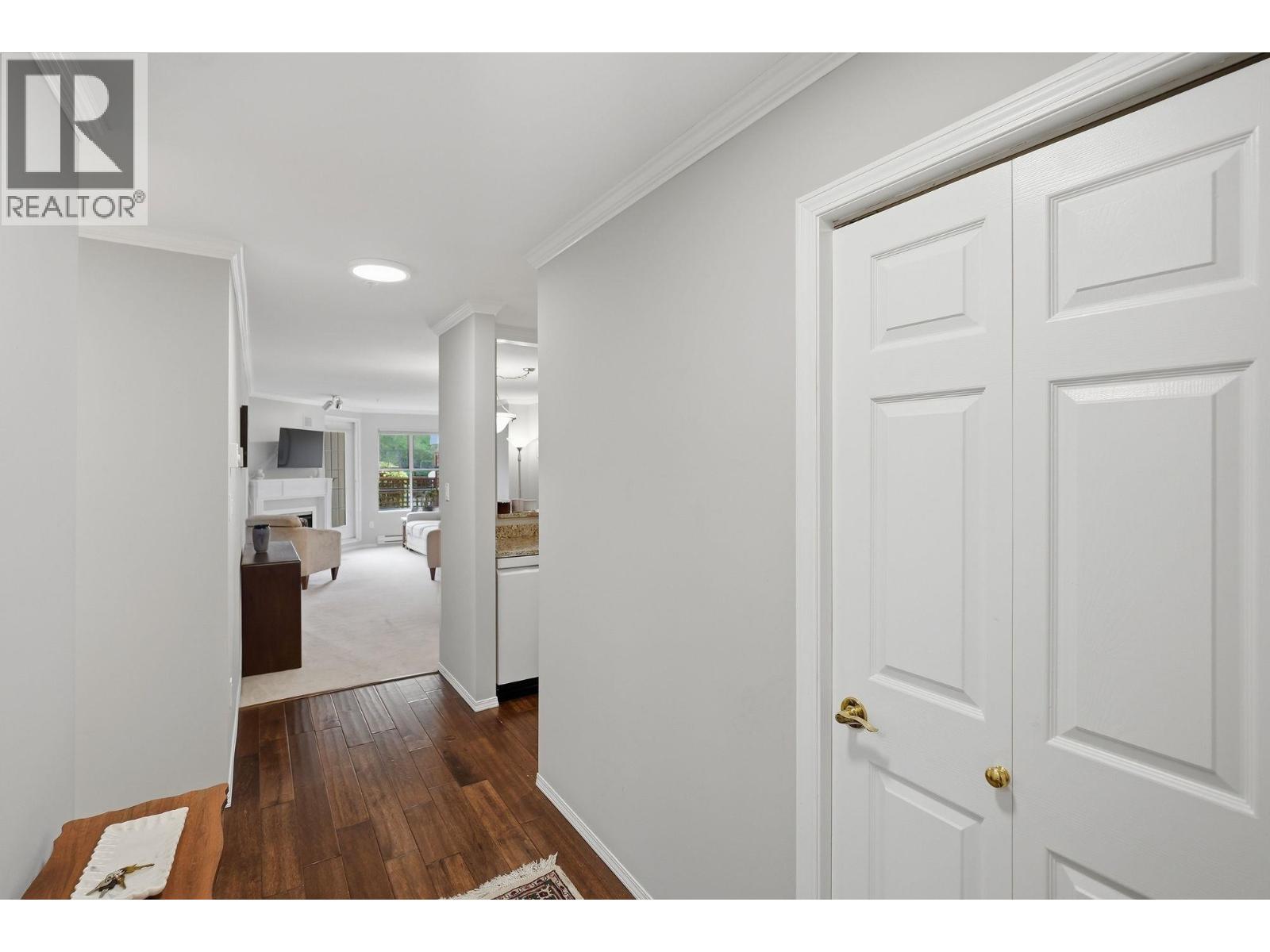 106 1172 55 Street Property Photo 4