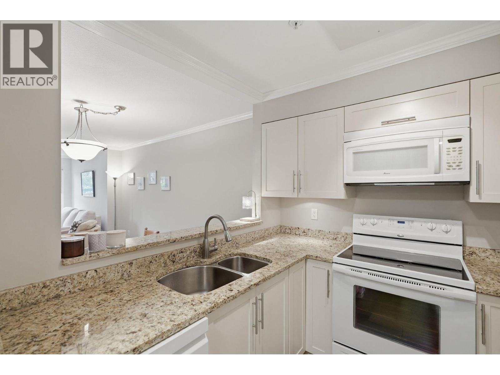 106 1172 55 Street Property Photo 6