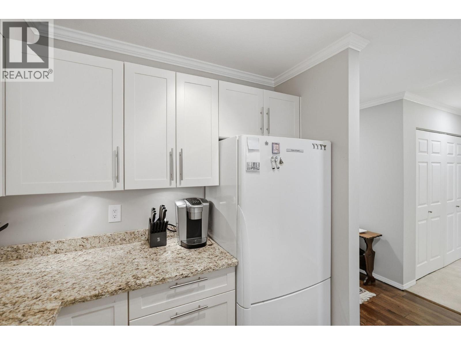 106 1172 55 Street Property Photo 9