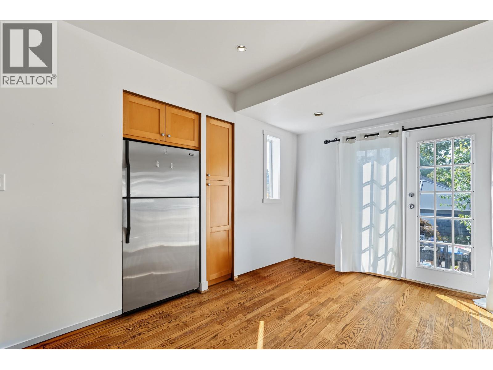 462 W 19th Avenue Property Photo 17