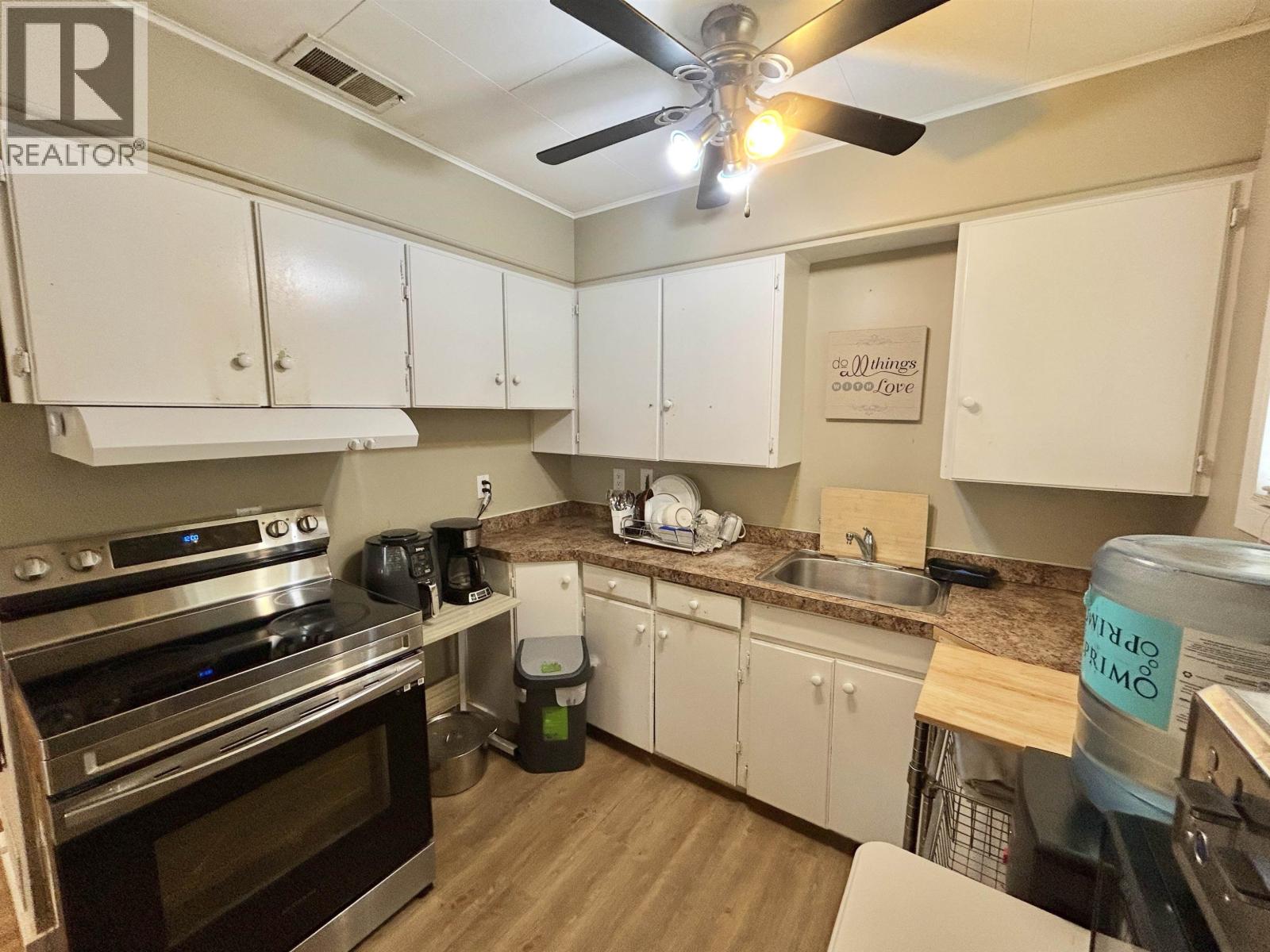 491-497 Webster Avenue Property Photo 8