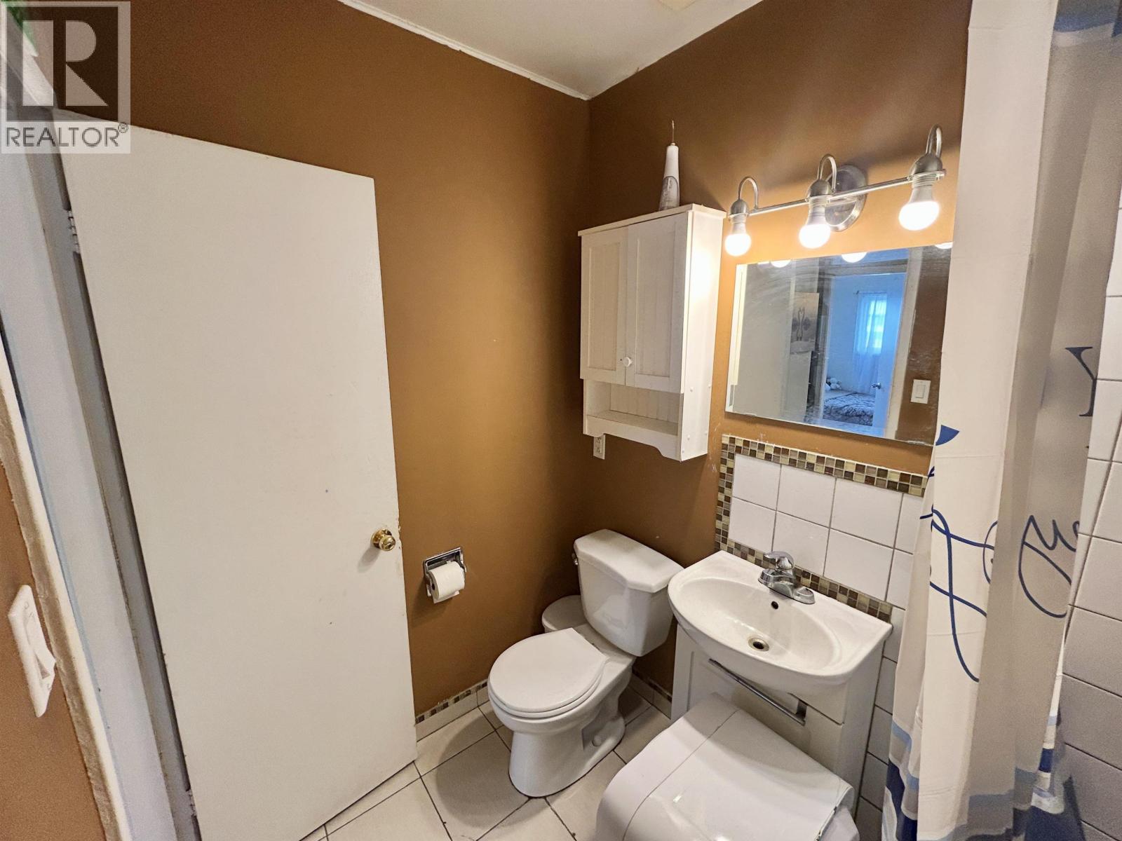 491-497 Webster Avenue Property Photo 15