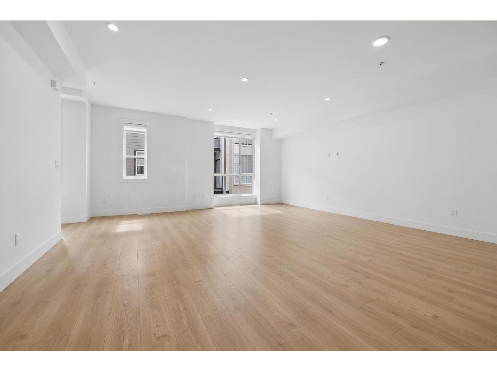 26 7670 207 Street Property Photo 3