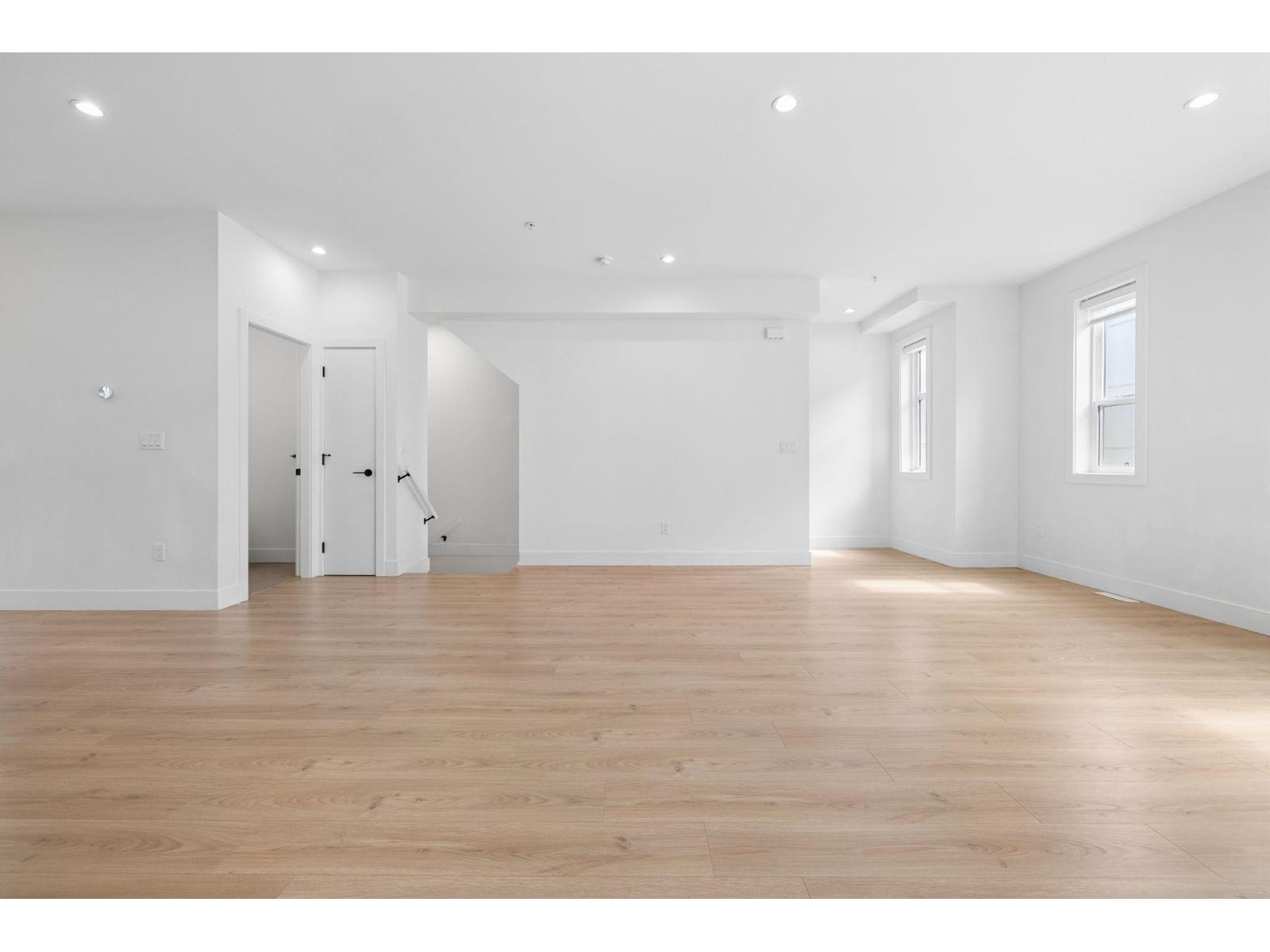26 7670 207 Street Property Photo 9
