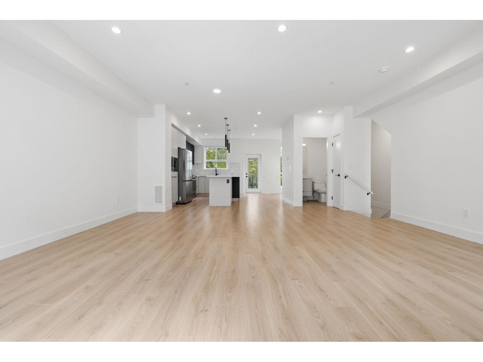 26 7670 207 Street Property Photo 11