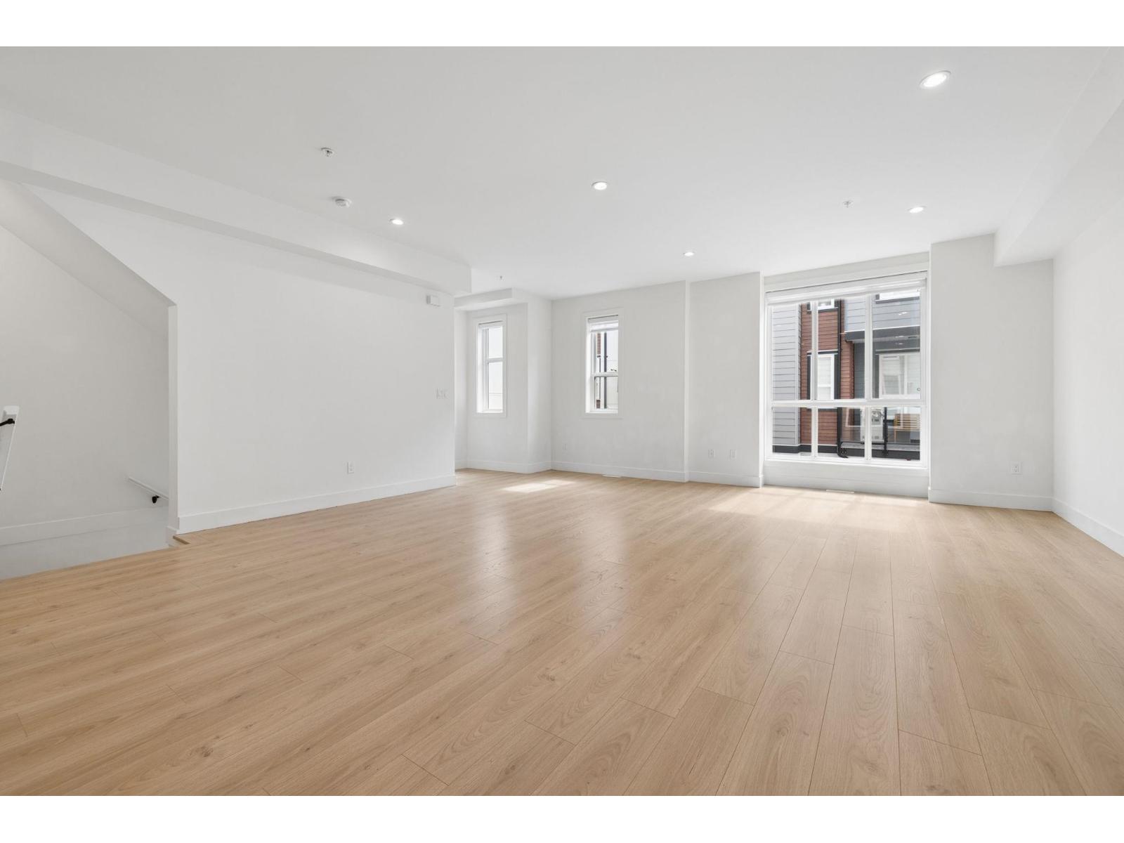 26 7670 207 Street Property Photo 12