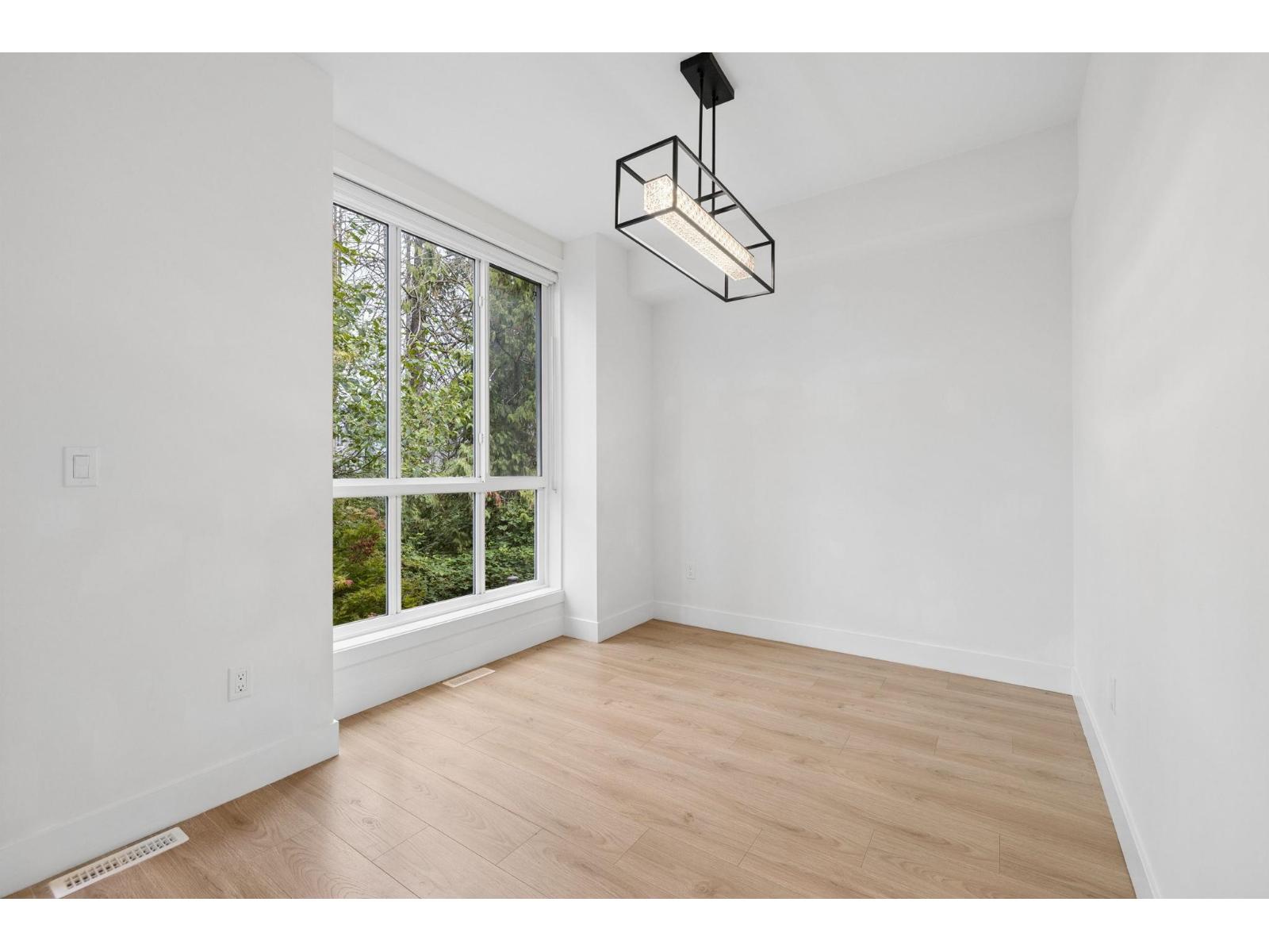26 7670 207 Street Property Photo 13