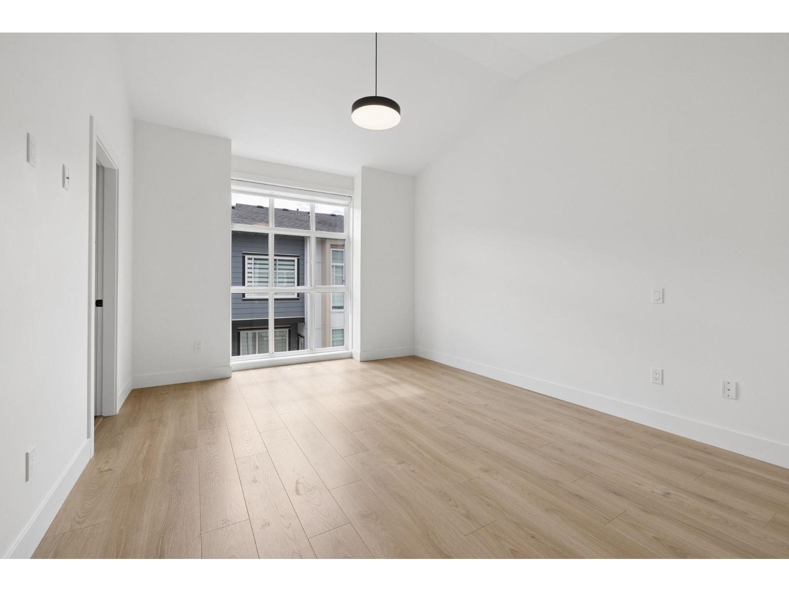 26 7670 207 Street Property Photo 17
