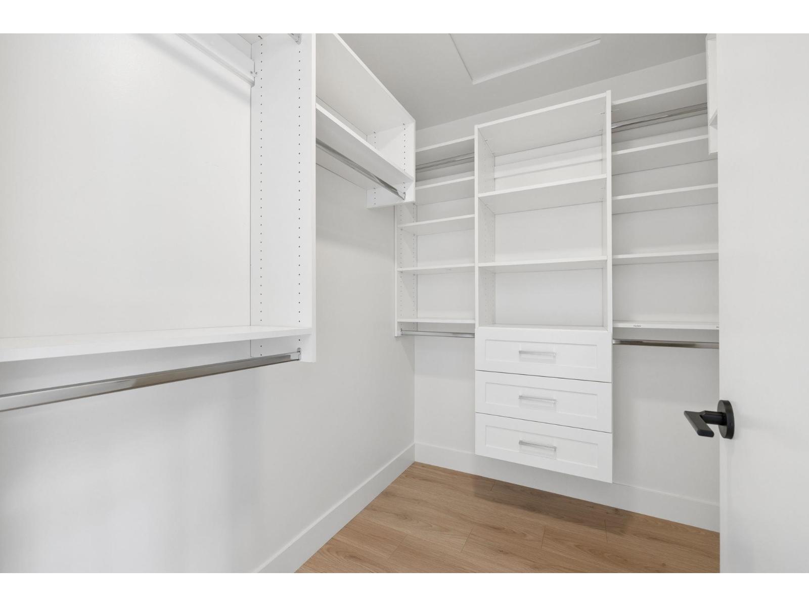 26 7670 207 Street Property Photo 20
