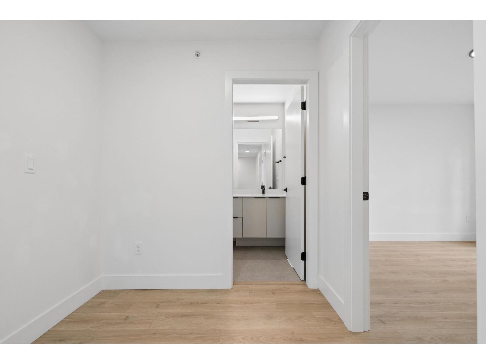 26 7670 207 Street Property Photo 21