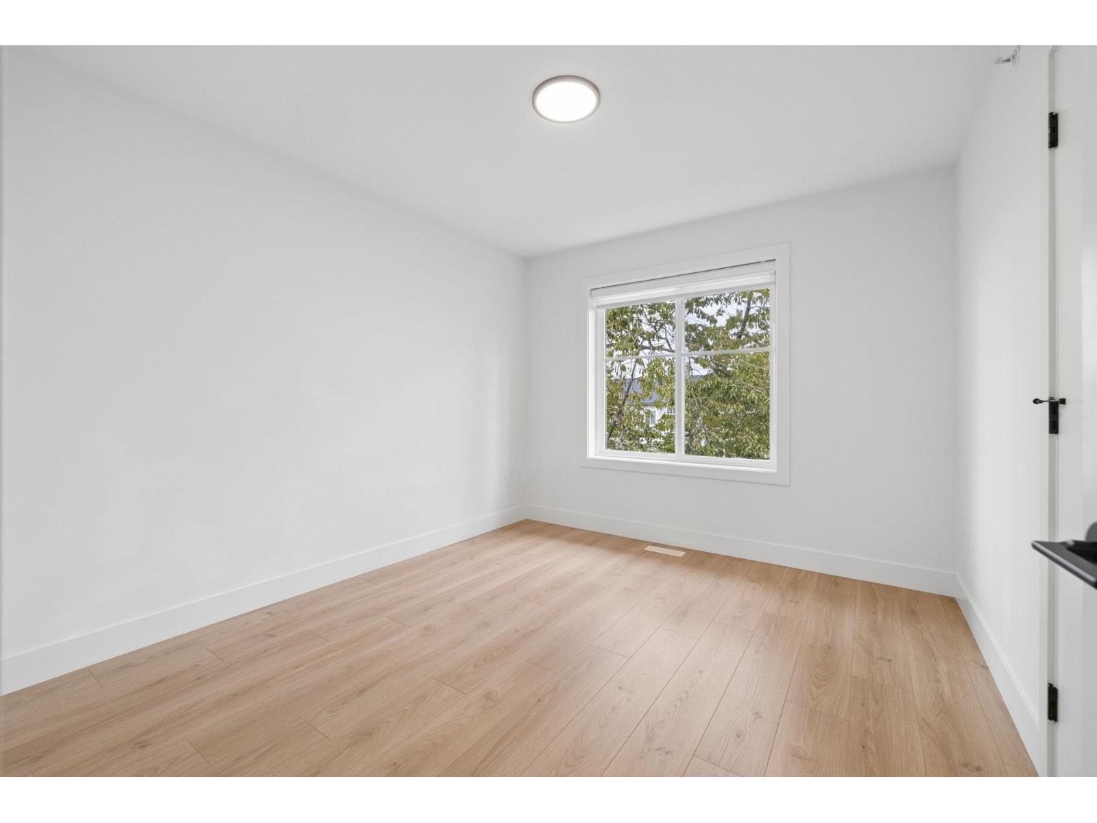 26 7670 207 Street Property Photo 24