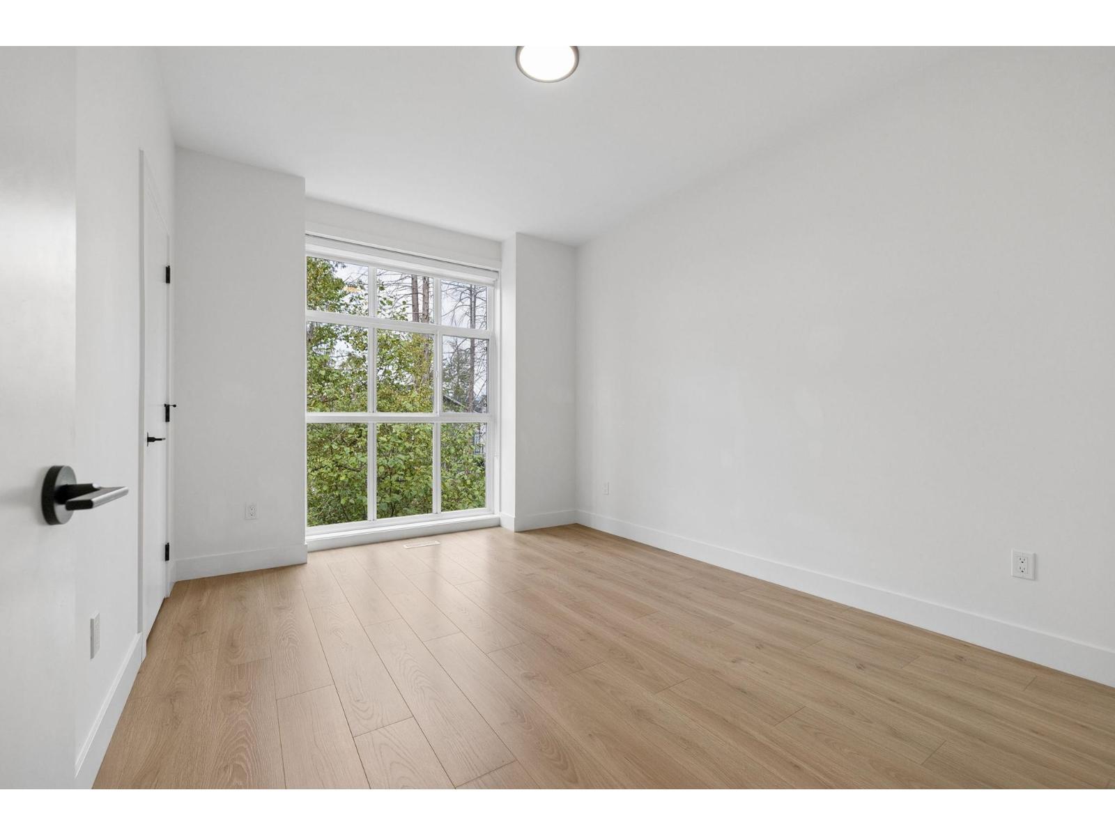 26 7670 207 Street Property Photo 25