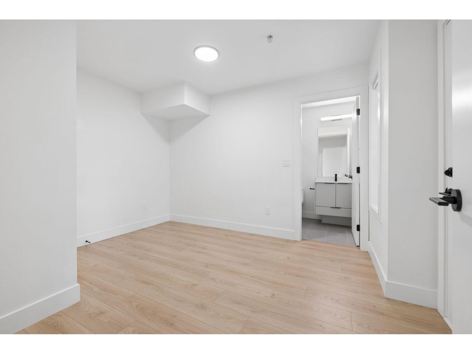 26 7670 207 Street Property Photo 26