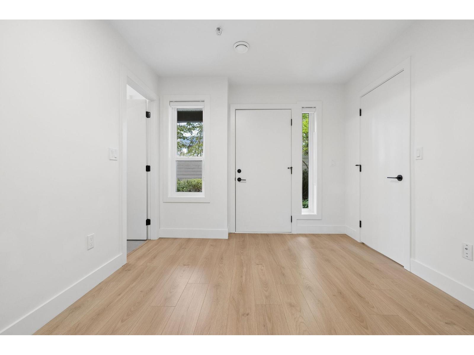 26 7670 207 Street Property Photo 28