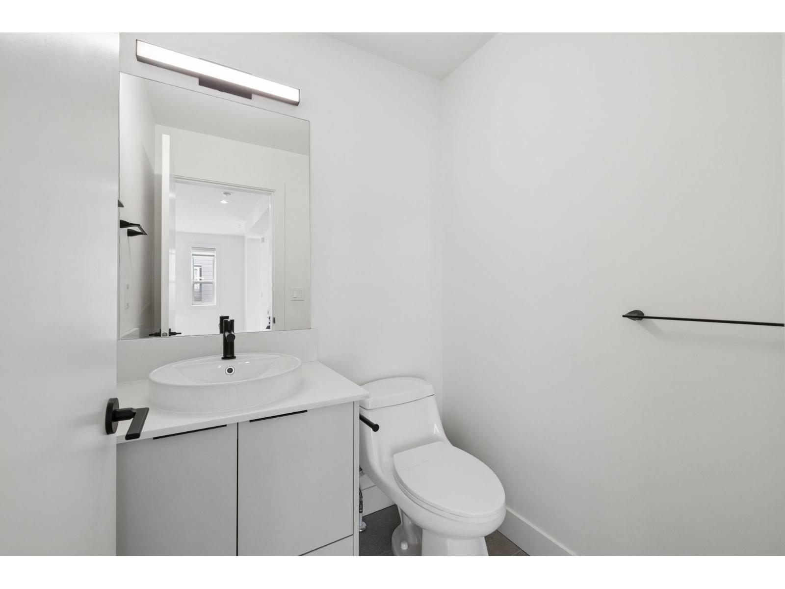 26 7670 207 Street Property Photo 31