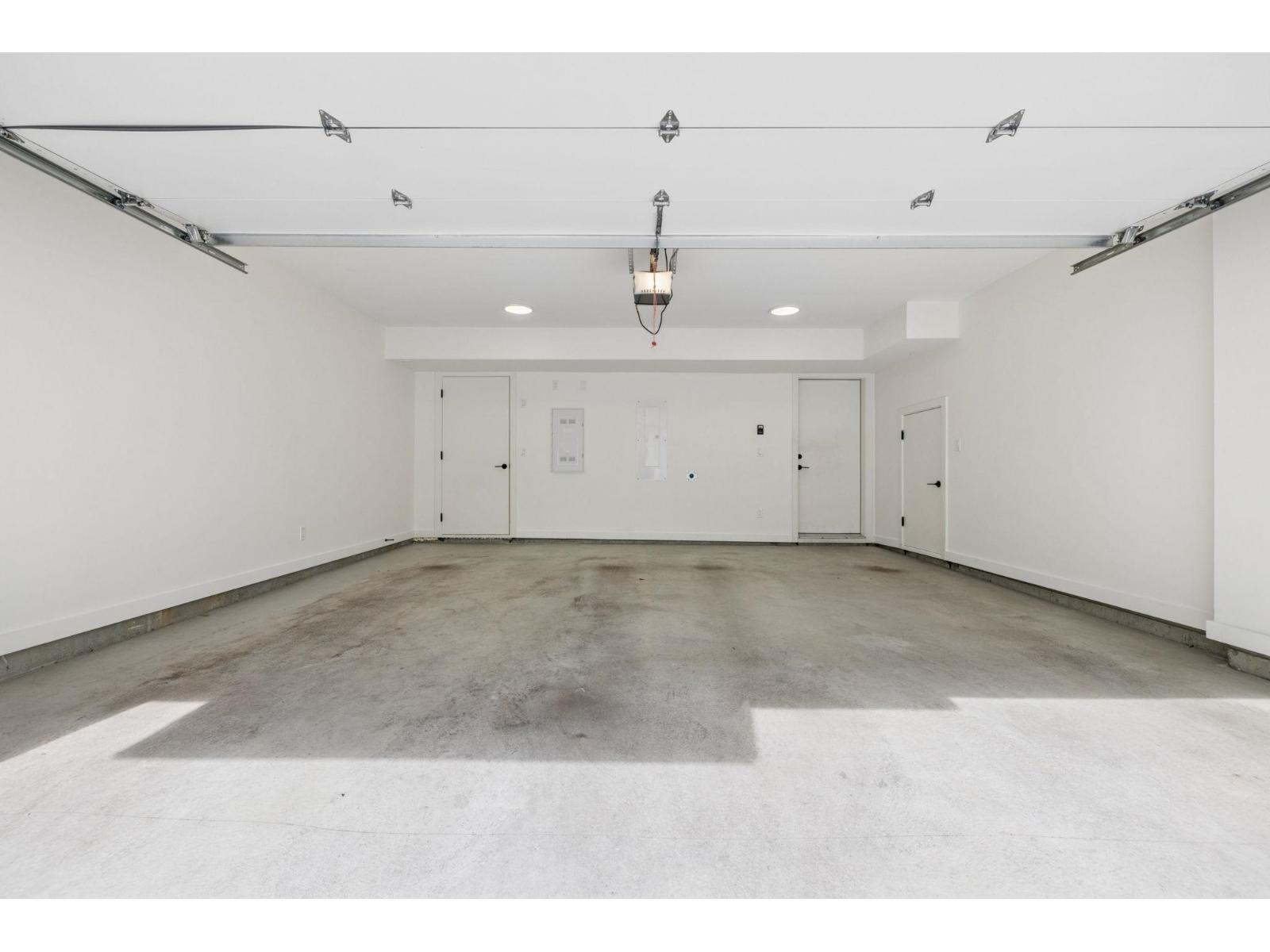 26 7670 207 Street Property Photo 36