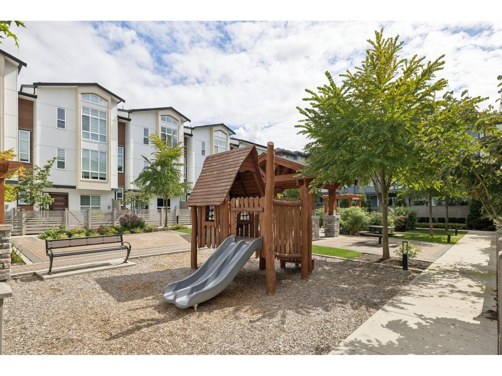 26 7670 207 Street Property Photo 39