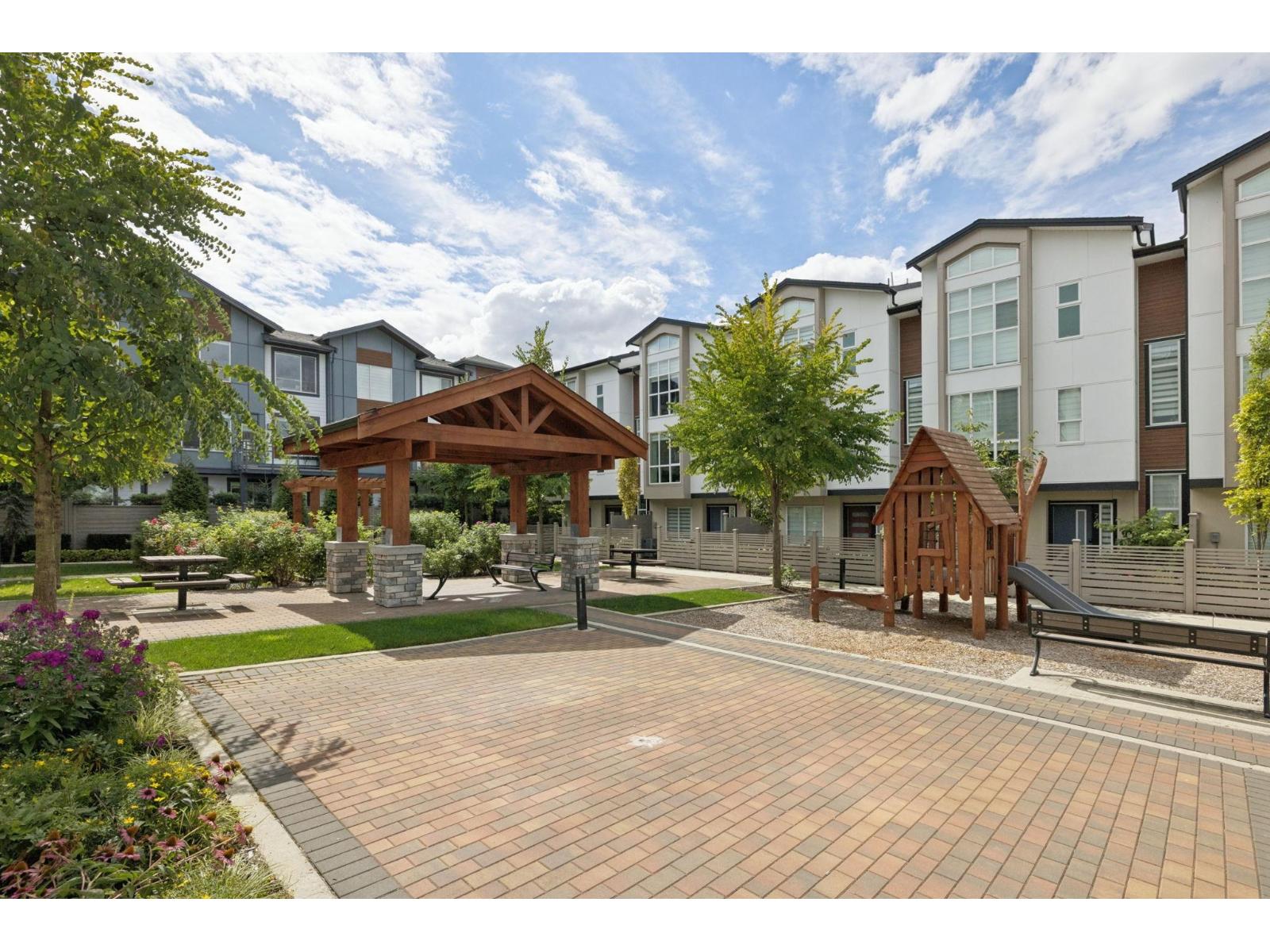26 7670 207 Street Property Photo 40