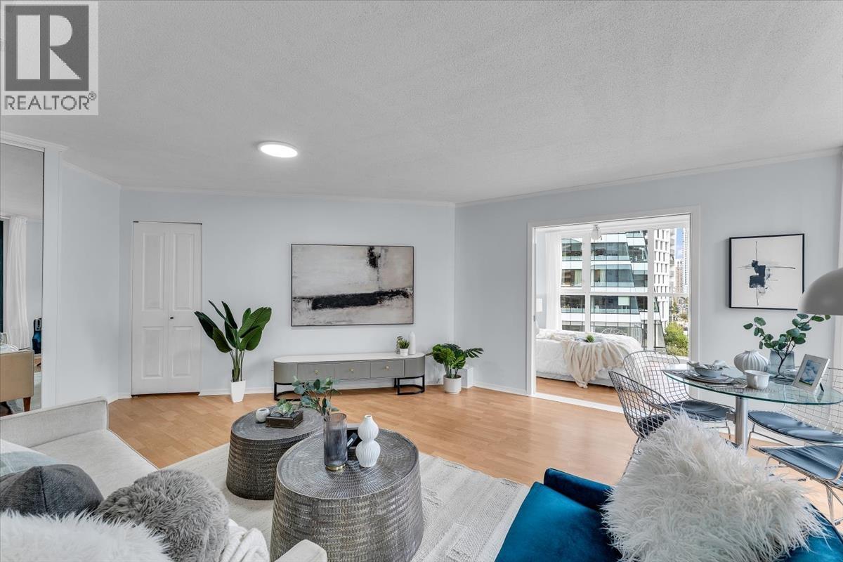 701 1010 Burnaby Street Property Photo 3