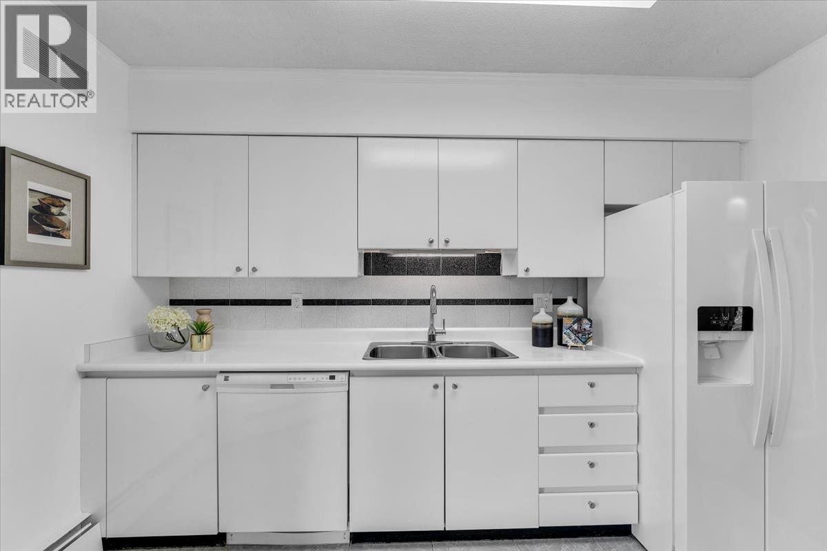 701 1010 Burnaby Street Property Photo 12