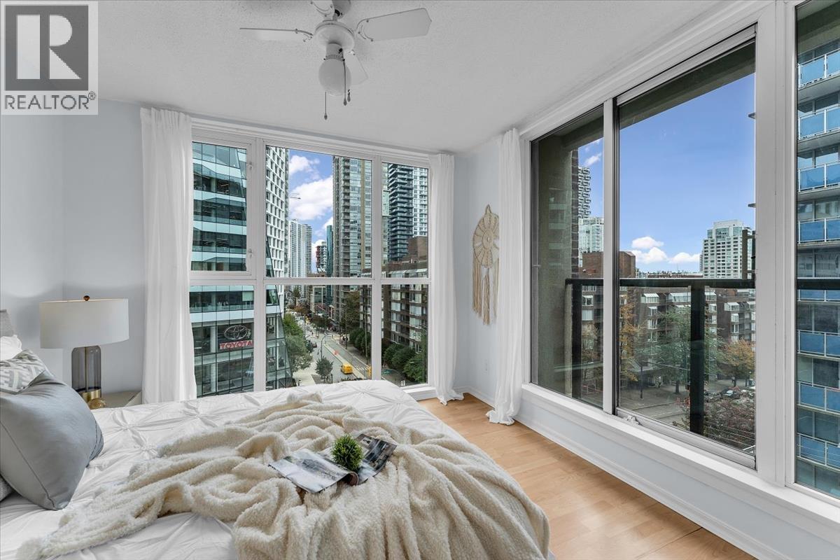 701 1010 Burnaby Street Property Photo 17