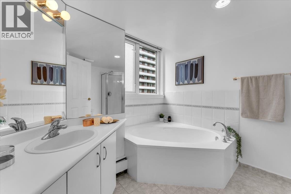 701 1010 Burnaby Street Property Photo 19